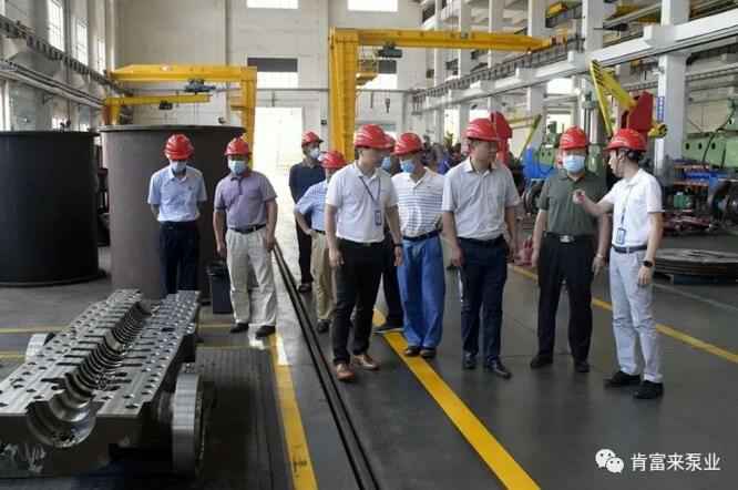 董事长、总经理陈迪,党委副书记黎宇明陪同调研组一行参观开云网页版·官方版在线登入 -开云(中国)展览室